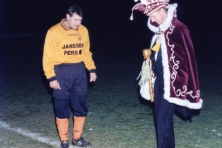 1999-Prins-Bart-dn-Urste-Aftrap-Voetbalwedstrijd-Vitesse-08