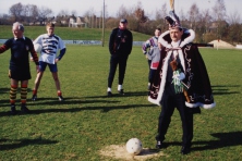 2000-Prins-Hans-dn-Derde-Aftrap-Voetbalwedstrijd-02