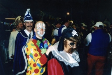 2001-Bombakkes-Gast-bij-Carnavalsbal-Dichterbij-03