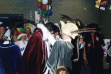 2001-Bombakkes-Gast-bij-Carnavalsbal-Dichterbij-04