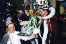 2001-Bombakkes-Gast-bij-Carnavalsbal-Dichterbij-08