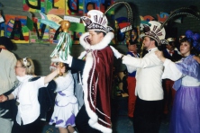 2001-Bombakkes-Gast-bij-Carnavalsbal-Dichterbij-09