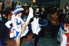 2001-Bombakkes-Gast-bij-Carnavalsbal-Dichterbij-17
