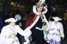 2001-Bombakkes-Gast-bij-Carnavalsbal-Dichterbij-18