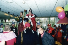 2002-Bombakkes-Carnaval-bij-Dichterbij-01