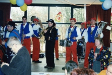 2002-Bombakkes-Carnaval-bij-Dichterbij-06