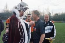 2004-Prins-John-den-Urste-Aftrap-Voetbalwedstrijd-Vitesse-01
