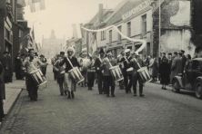1950er-jaren-Bombakkes-Carnavalsoptocht-Zandstraat-04