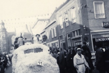 1950er-jaren-Carnavalsoptocht-Zandstraat-01
