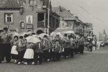 1950er-jaren-Carnavalsoptocht-nabij-Zuid-Oostwal-01