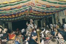 1994-Bombakkes-in-zaal-Hotel-de-Kroon-01