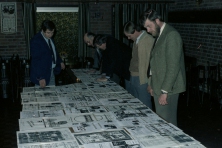 1981-Bombakkes-Krantencommissie-laatste-controle-02