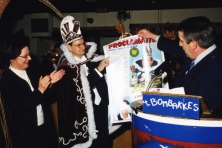 2000-Bombakkeskrantuitreiking-05