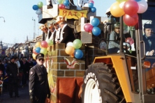1982-Bombakkes-Carnavalsoptocht-02