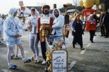 1988-Bombakkes-Carnavalsoptocht-Vrienden-van-Theo-Roosenboom-04