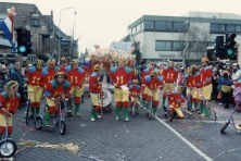 1990-Bombakkes-Carnavalsoptocht-de-Bolderkar-04