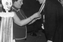 1968-Prinsenreceptie-Medaille-van-Prinses-Cato-voor-Ex-Prins-Chris-dn-Urste-