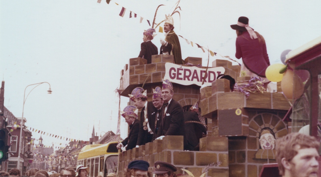 1976-Bombakkes-Carnavalsoptocht-00