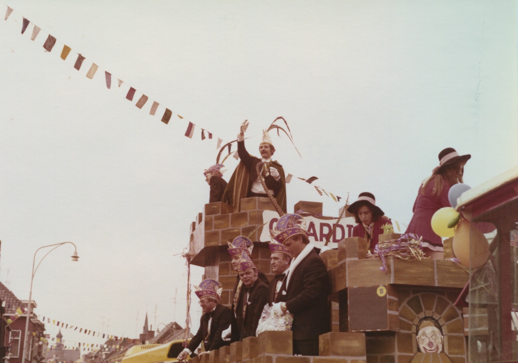 1976-Bombakkes-Carnavalsoptocht-00b