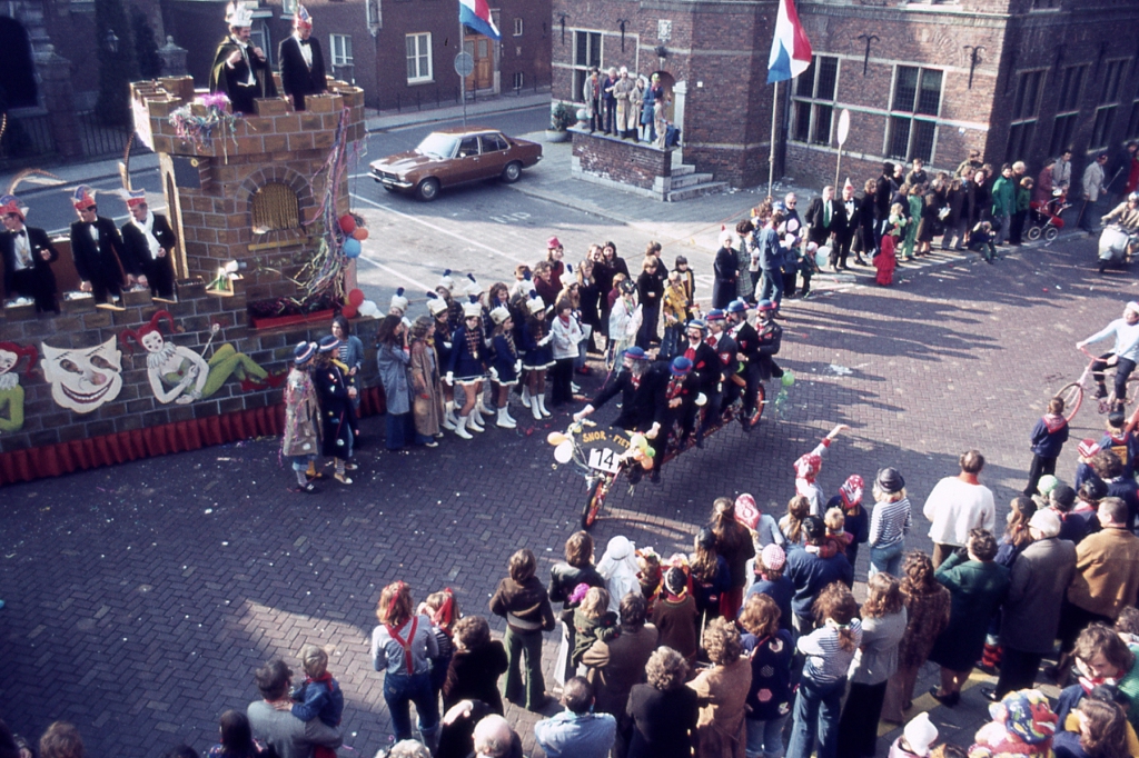 1976-Bombakkes-Carnavalsoptocht-16