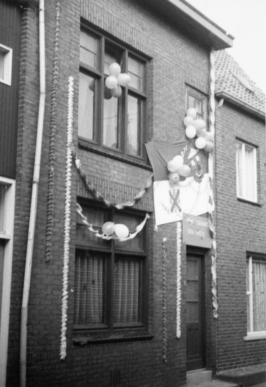 1976-Huisversiering-Maasstrtaat-Prins-Gerard-dn-Urste-02