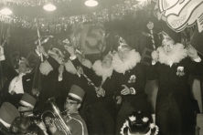 1961-Bombakkes-Carnaval-in-Zaal-Piet-van-Nol-van-Hotel-Bergen-01