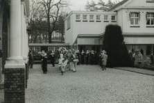 1961-Bombakkes-Prins-Hans-Bezoek-Ex-Prins-Wim-in-Sanatorium-05