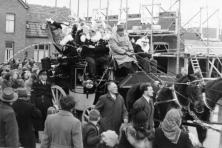 1951-Bombakkes-Carnavalsoptocht-met-Prins-Hub-dn-Urste