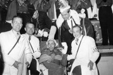 1951-Bombakkes-bezoekt-bevriende-Carnavalsvereniging