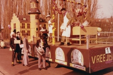 1975-Bombakkes-Carnavalsoptocht-001