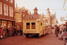 1975-Bombakkes-Carnavalsoptocht-002