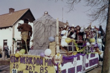 1975-Bombakkes-Carnavalsoptocht-005