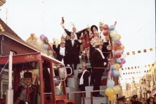 1975-Bombakkes-Carnavalsoptocht-008