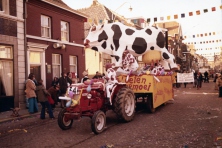 1975-Bombakkes-Carnavalsoptocht-009