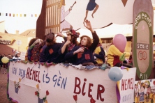 1975-Bombakkes-Carnavalsoptocht-012
