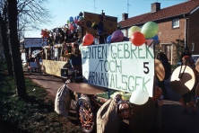 1975-Bombakkes-Carnavalsoptocht-02