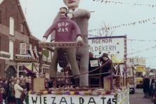 1975-Bombakkes-Carnavalsoptocht-023