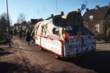 1975-Bombakkes-Carnavalsoptocht-05