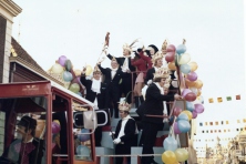 1975-Bombakkes-Carnavalsoptocht