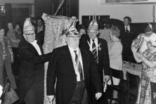 1975-Bombakkes-bij-Aftreden-van-Vader-Prins-Wiel-van-Waggelaars-Vader-van-Prins-Jacob-de-Urste-06