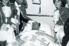 1977-Bombakkes-Ziekenbezoek-03