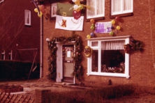 1977-Versiering-huis-Prins-Martien-dn-Urste