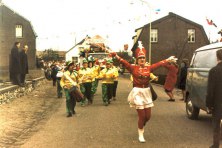 1962-Bombakkes-Carnavalsoptocht-Buurt-Middelweg-Steendalerstraat-01