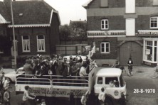 1970-Bombakkes-Carnavalsoptocht-Maaspoort-