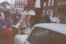 1970-Bombakkes-Straatcarnaval-Spoorstraat-01