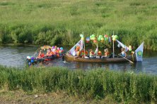 2006-06-24-Bombakkes-Zomercarnaval-Deelnemers-54